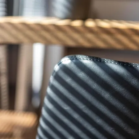 Amber Glow Vanagupe *