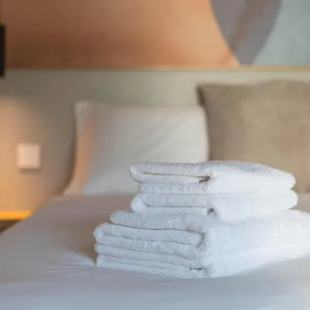 Amber Glow Vanagupe *