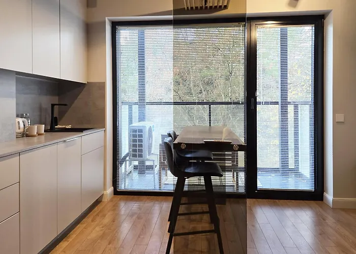 Amber Glow Vanagupe *